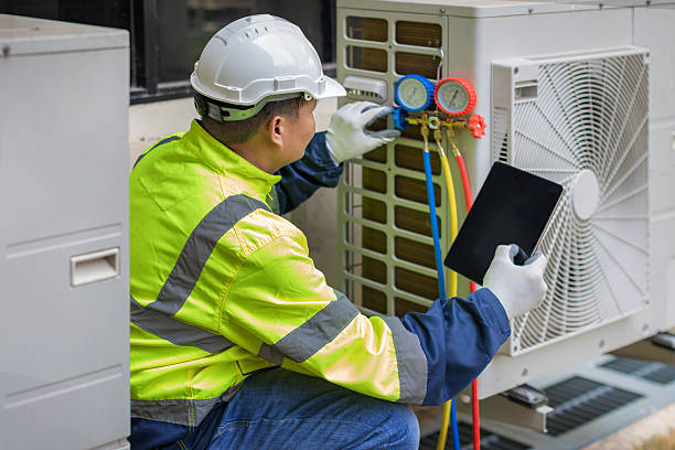 Professional Hvac technician working in Highlands, TX
